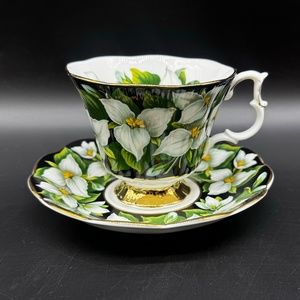 Royal Albert Flora Series Trillium Tea Cup Saucer Set Bone China England